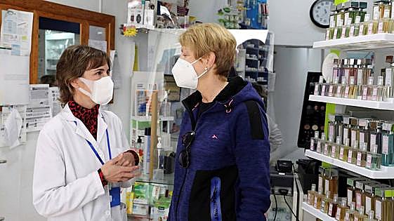Las mascarillas dejarán de ser obligatorias en hospitales y farmacias