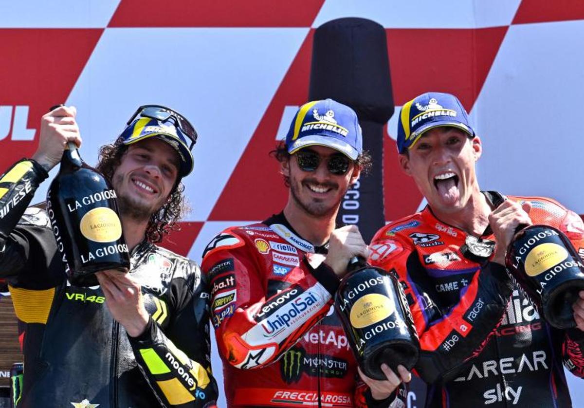 Bagnaia ejerce de campeón y Aleix Espargaró sube al podio en los despachos