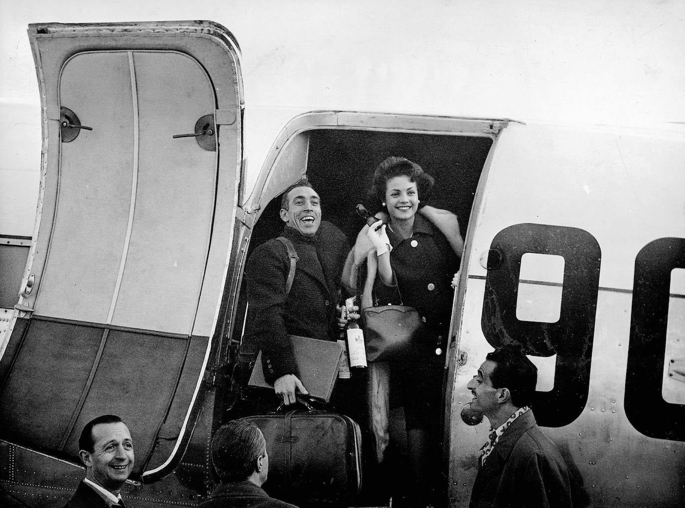 Miguel Gila y Carmen Sevilla viajan a Ifni en 1957 para alegrar a los soldados allí destinados.