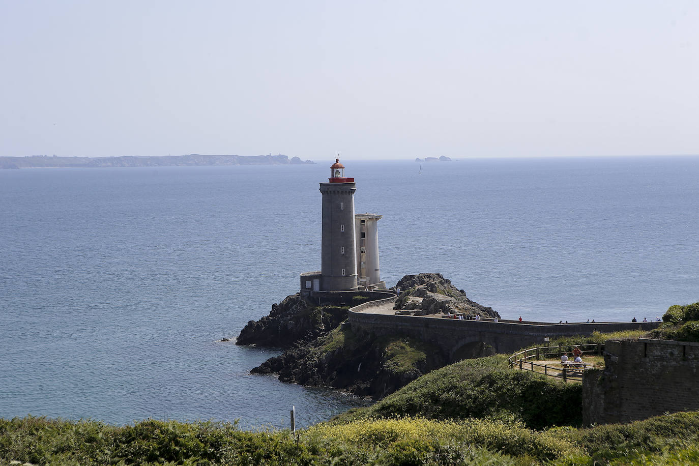 Faro de Petit Minou. Defendía la entrada de la bocana de la bahía de Brest, hacia la que guiaba los barcos. Plouzané (Francia)