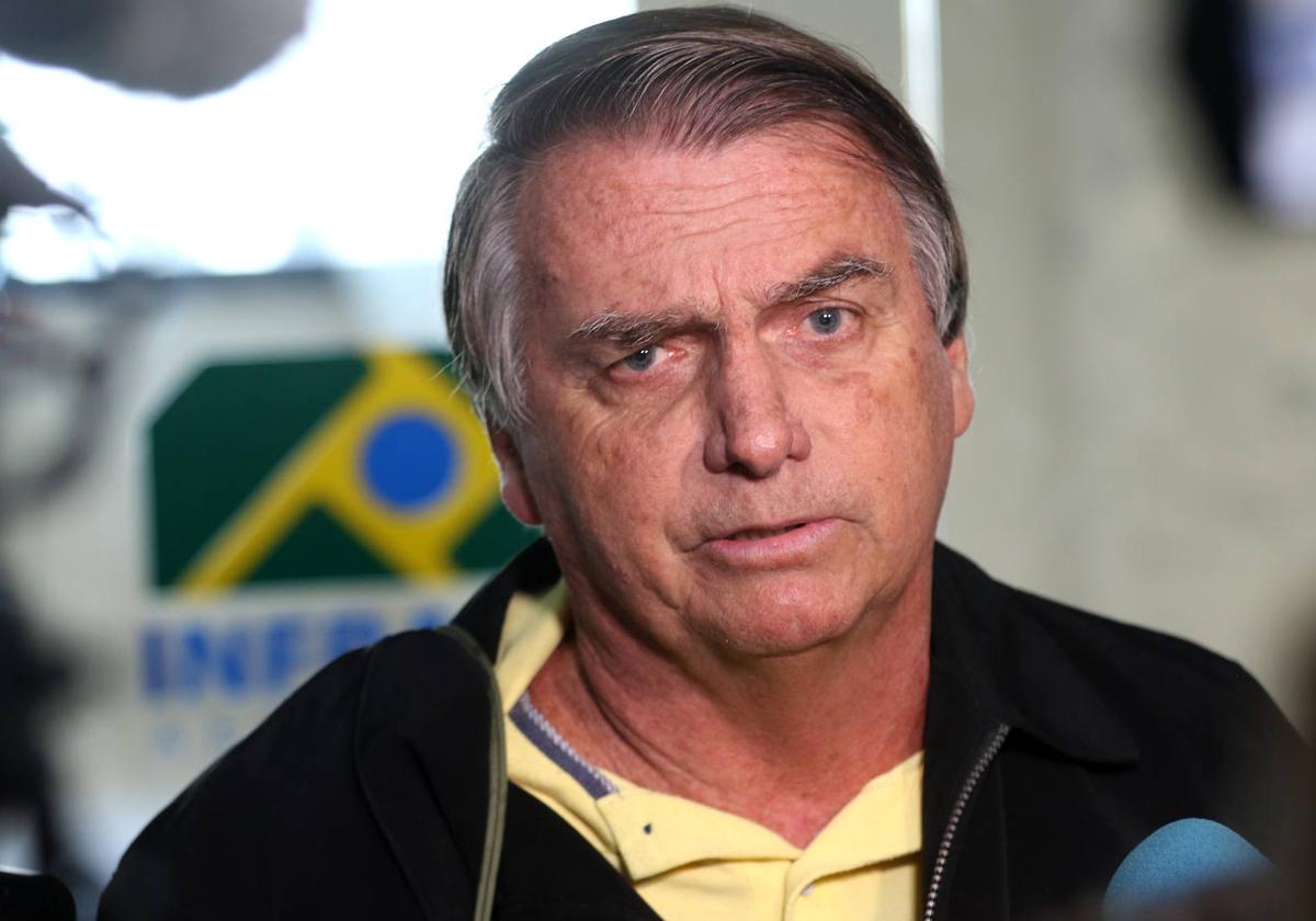 Jair Bolsonaro, expresidente de Brasil, en el aeropuerto Santos Dumont antes de su juicio