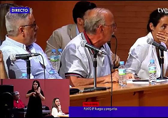 Un edil de Vox en Mérida dice que si se cuelgan banderas LGTBI se acabarán izando de pedófilos