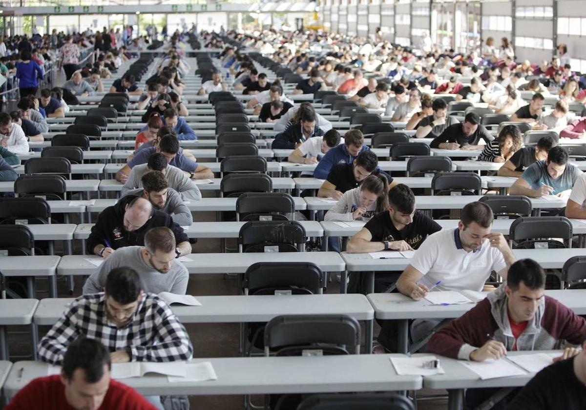 Un aula durante un examen de una oposición.