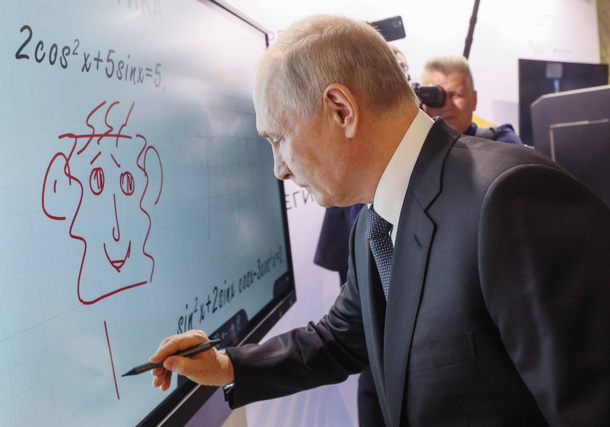 El presidente ruso, Vladímir Putin, durante una presentación de empresas locales en Moscú