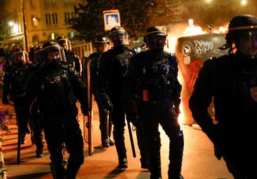 Más de 1.000 detenidos y 79 policías heridos en una cuarta noche de violencia y saqueos en Francia