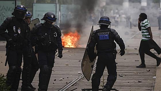 La ONU pide a París que ataje «los profundos problemas de racismo» de la Policía francesa