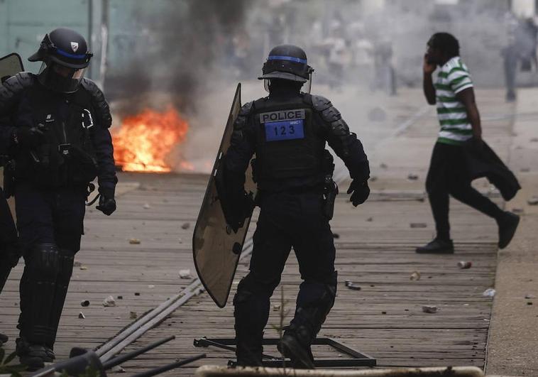La ONU pide a París que ataje «los profundos problemas de racismo» de la Policía francesa