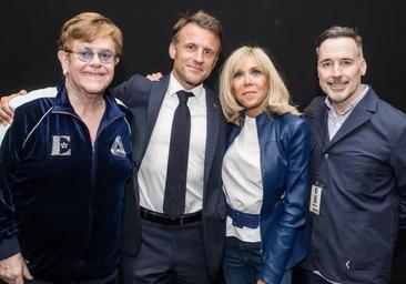 Macron, en el concierto de Elton John durante la segunda noche de disturbios en Francia