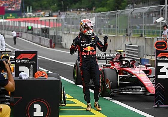 Max Verstappen celebra su pole en el Red Bull Ring.