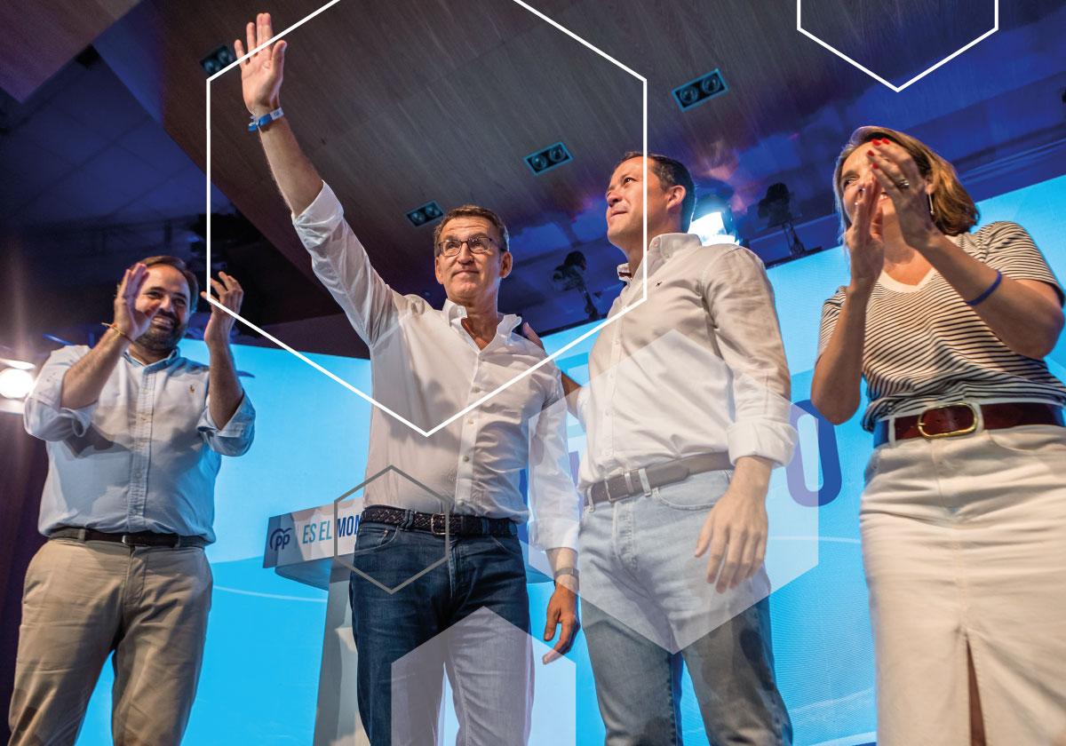 Alberto Núñez Feijóo, el domingo en un acto en Toledo junto a alcaldes del PP.