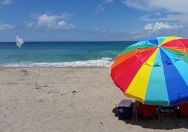 Las mejores sombrillas de playa resistentes al viento