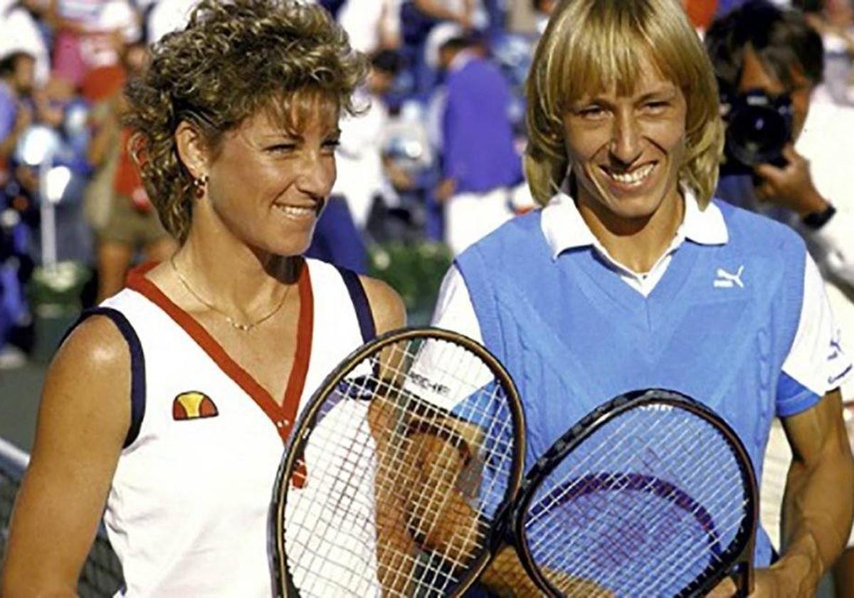 Chris Evert y Martina Navratilova en uno de los numerosos duelos en los que se enfrentaron.