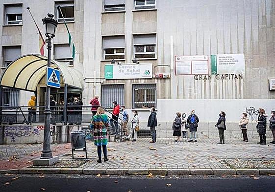 Centro de salud de Gran Capitán frente al que se produjeron los hechos.