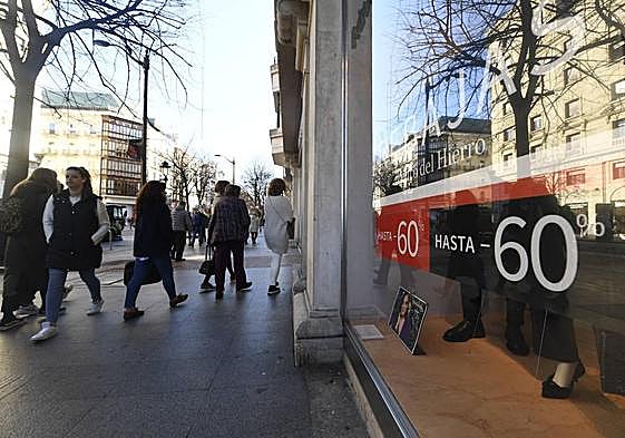 El consumo de las familias se contrae y provoca un enfriamiento económico