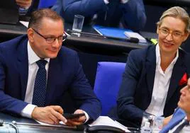 Tino Chrupalla y Alice Weidel, líderes de la ultraderecha alemana, durante una sesión del Bundestag.