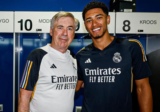 Carlo Ancelotti y su nueva estrella, Jude Bellingham.