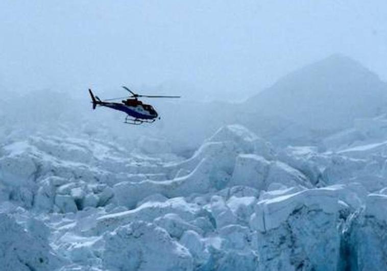 Seis muertos, entre ellos cinco mexicanos, tras estrellarse un helicóptero cerca del Everest