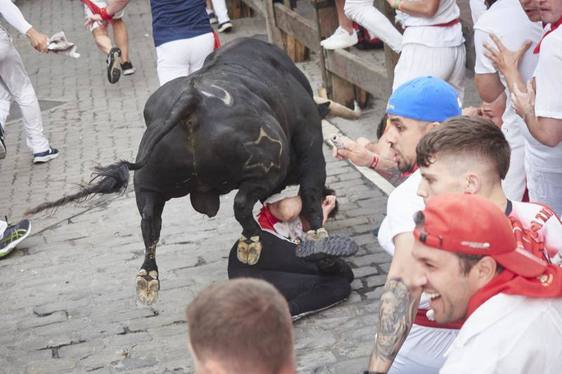 El sexto encierro de San Fermín, en imágenes