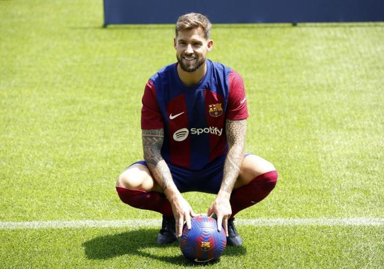 Íñigo Martínez, durante su presentación como jugador del Barcelona.