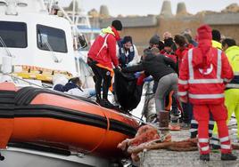 Las ONG que rescatan inmigrantes denuncian en la UE la persecución de Italia