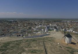 Campo de Criptana. Vista del pueblo manchego desde el Cerro de los Molinos.