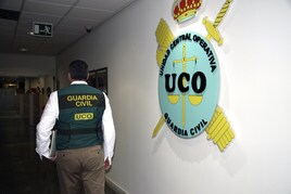 Un agente de la Unidad Central Operativa (UCO) de la Guardia Civil
