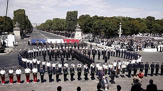 La resaca de los disturbios condiciona la celebración de la fiesta nacional francesa