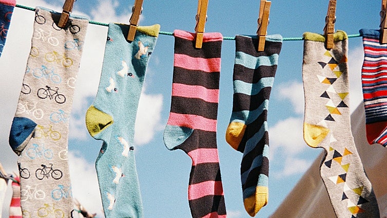 Aporta color a tus looks con estos originales calcetines