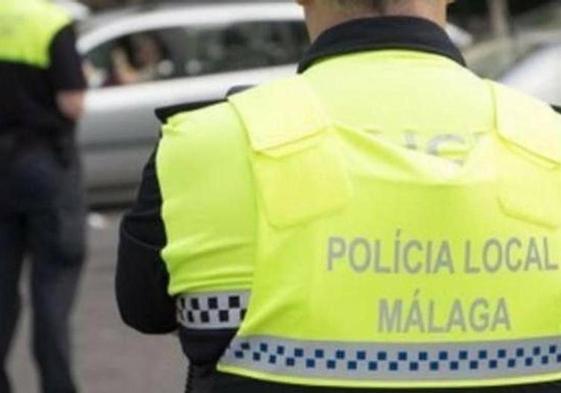 Le da un puñetazo a un niño de cinco años para robarle a su madre el móvil en Málaga