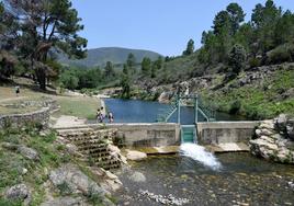 Piscina natural del río Jevero, en Acebo (Cáceres), una de las más grandes y bonitas de Extremadura.