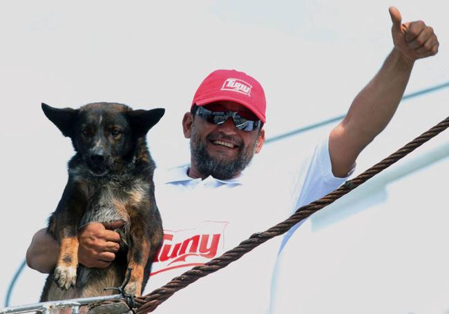 La perra «Bella» que sobrevivió junto a Shaddock el naufragio.