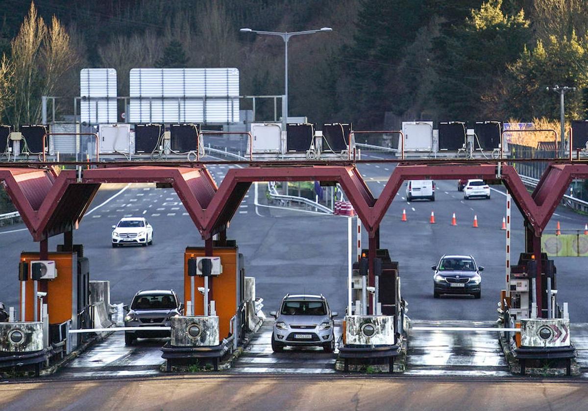 El Gobierno busca un nuevo sistema para costear las autopistas sin imponer peajes