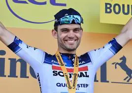 Kasper Asgreen celebra su victoria en la decimoctava etapa del Tour.
