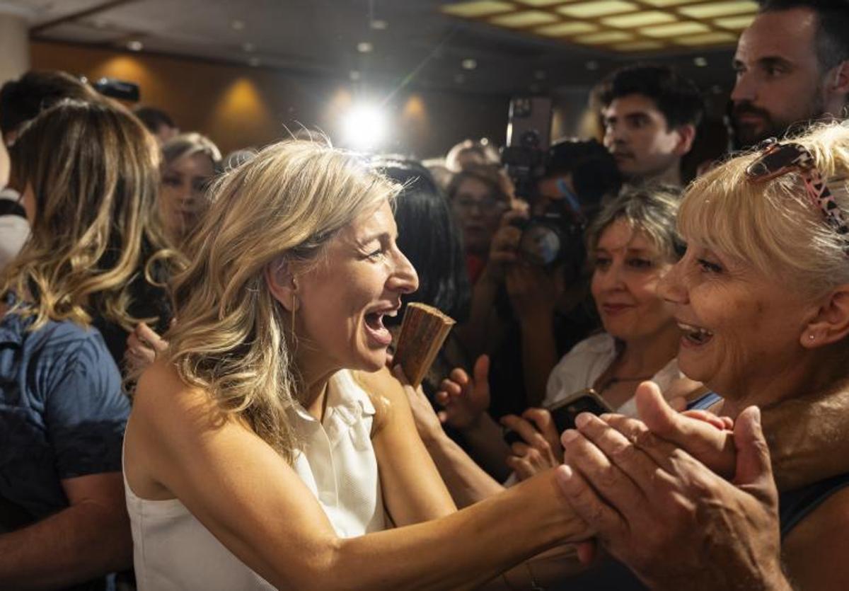 Yolanda Díaz, con simpatizantes de los Comunes, este jueves en un acto electoral en Girona.