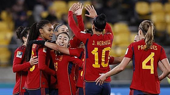 España ilusiona en su debut ante Costa Rica
