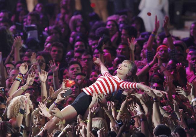 Taylor Swift en un concierto en 2012.