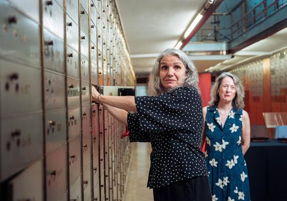 Teresa Álvarez, presidenta de la Fundación Max Aub y nieta del autor, y la escritora Marta Sanz.