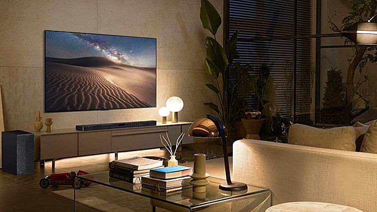 Cómo tener la mejor experiencia de cine en casa: pon a punto tu TV con una barra de sonido