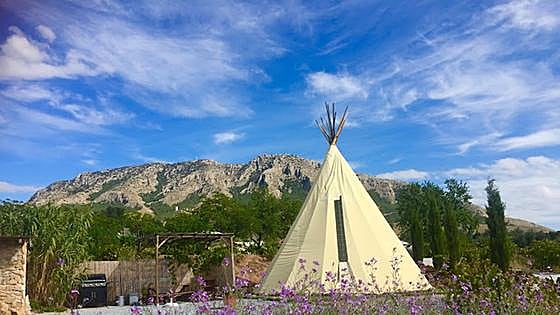 Casa Bella Teepees: dormir como los sioux con vistas a un lago