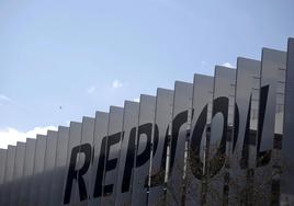 Repsol gana un 44% menos por la caída del precio del petróleo