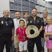 Un niño halla en una cala de Almería una piedra arqueológica