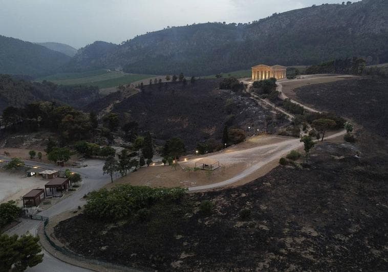 A 15th century convent, nature reserves, archaeological remains... The other victims of the fires in the Mediterranean