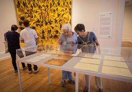 Visitantes en el Museo de Bellas Artes de Bilbao.