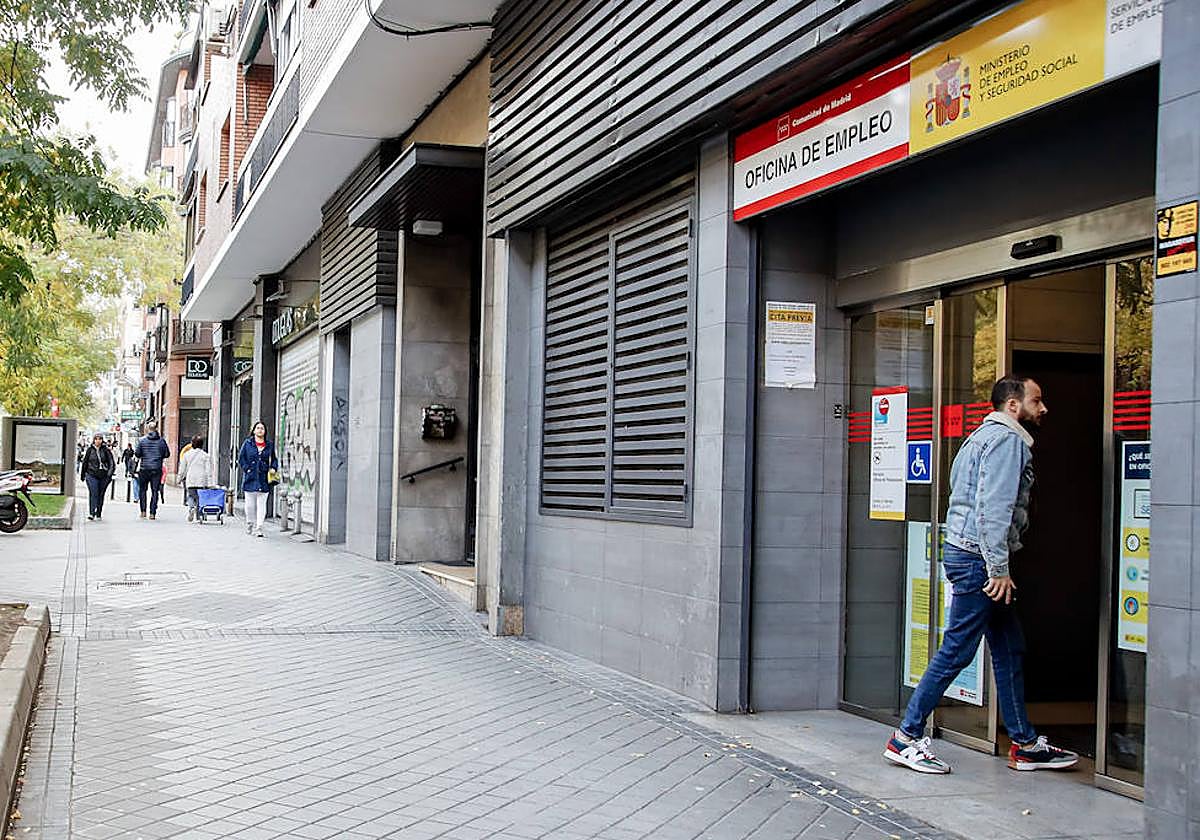 España, líder en paro juvenil con una tasa del 27% que dobla a la eurozona