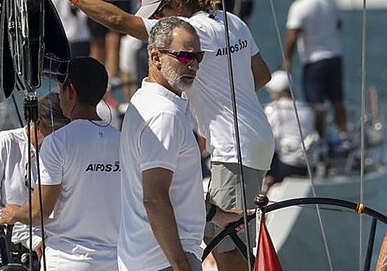 Felipe VI, al timón del Aifos.