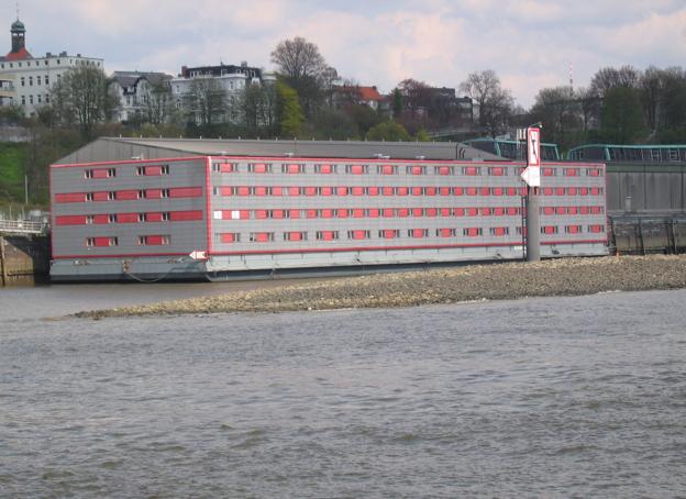 El 'Bibby Altona', amarrado en el puerto de Hamburgo.