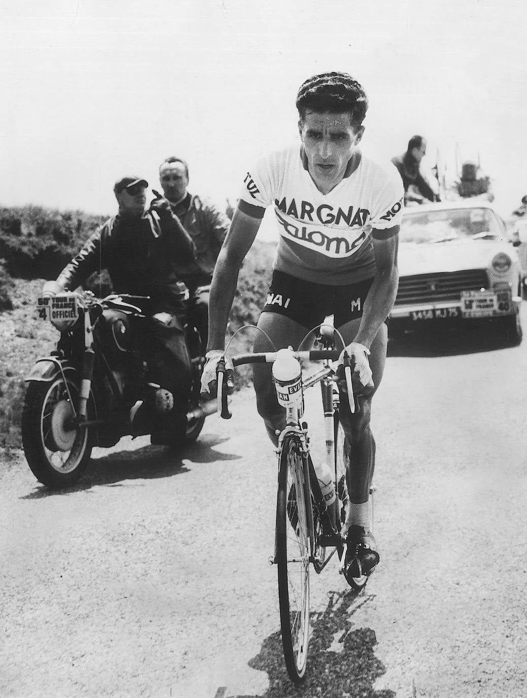Federico Martín Bahamontes, en el ascenso al Tourmalet, en el Tour de Francia de 1959. 