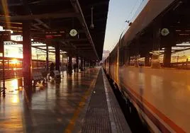 La relación sexual entre un interventor y una mujer obliga a retrasar un tren en Tortosa
