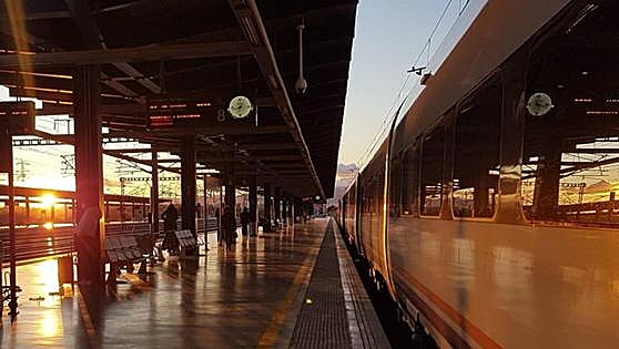 La relación sexual entre un interventor y una mujer obliga a retrasar un tren en Tortosa