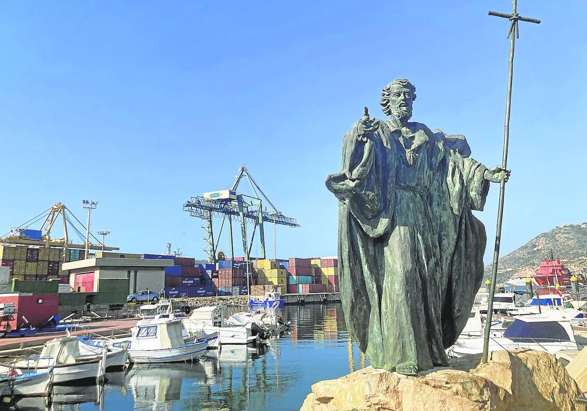 Imagen del Apóstol Santiago en el Puerto de Santa Lucía en Cartagena.